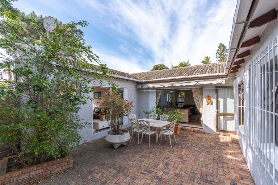 4 Bedroom Property for Sale in Edgemead Western Cape
